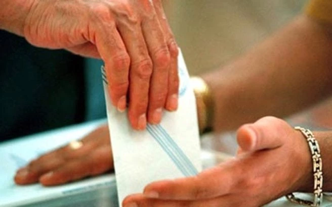 Δημοσκόπηση Public Issue: Προβάδισμα με 71% στη Νέα Δημοκρατία για την παράσταση νίκης